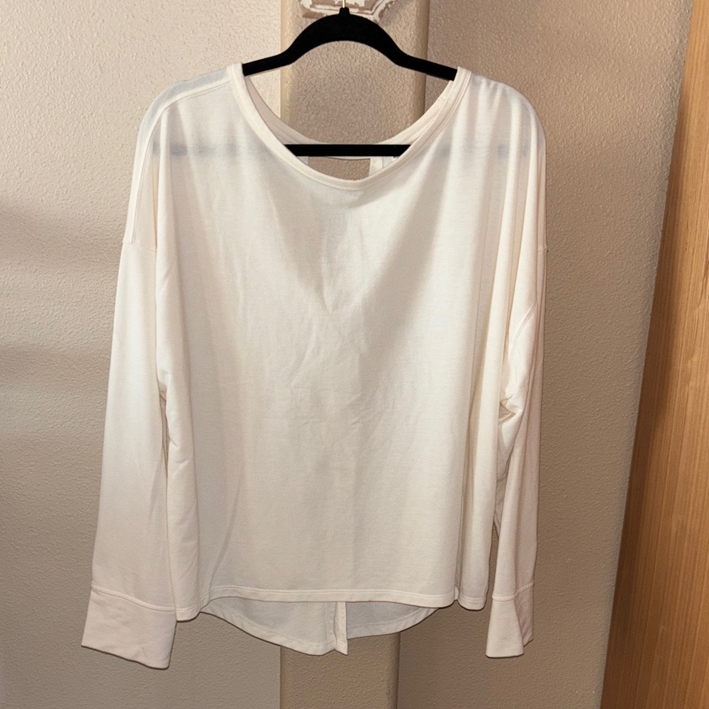 Old Navy Activewear Cream Long Sleeve Women's Tee XL NWOT